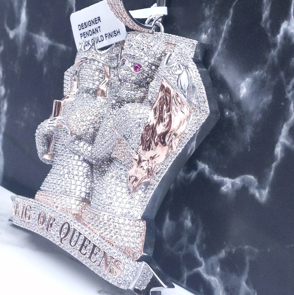 14K White Gold Finish King of Queens Pendant - Picture 3 of 10